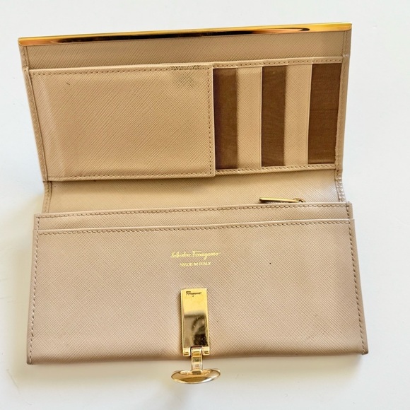 Salvatore Ferragamo Gancini Logo Beige Leather Long Continental Wallet - Picture 8 of 16